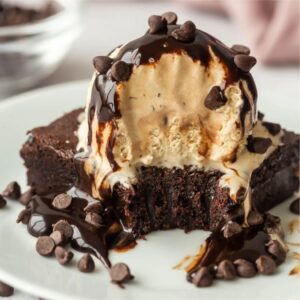 Brownie Vanilla Icecream Sundae