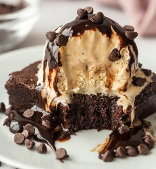 Brownie Vanilla Icecream Sundae