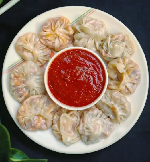 Veg Steamed Momos (8 Pcs)